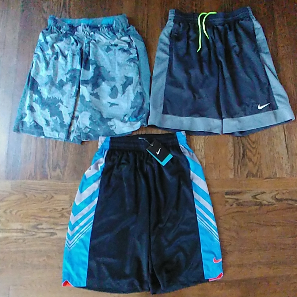Awesome (3 Pairs) Nike Men's Shorts Medium